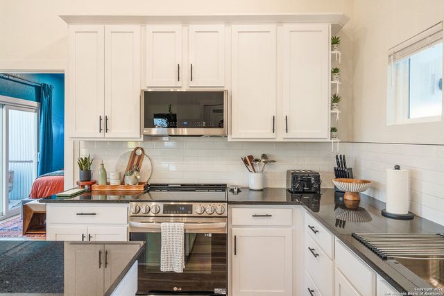 460 Stenen Dr., Canyon Lake, TX 78133