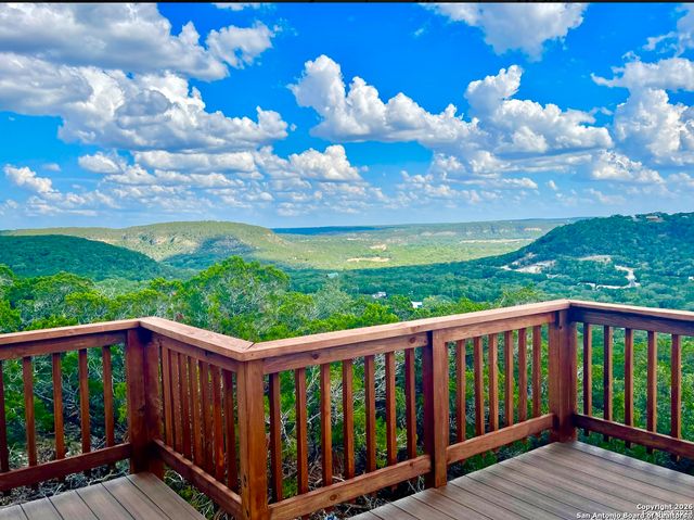 460 Stenen Dr., Canyon Lake, TX 78133