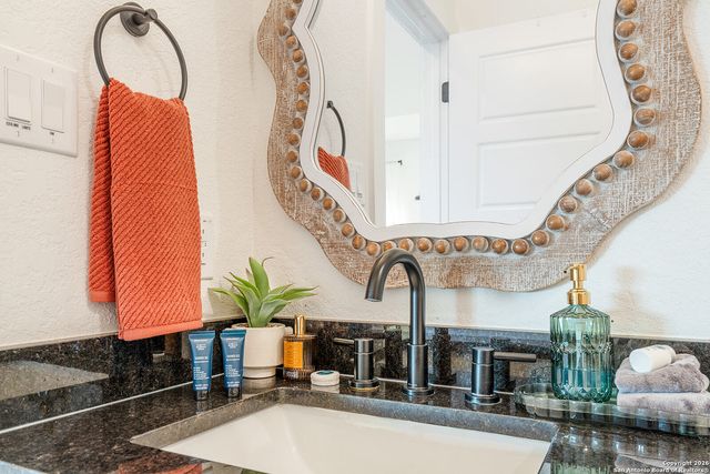 460 Stenen Dr., Canyon Lake, TX 78133