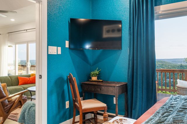 460 Stenen Dr., Canyon Lake, TX 78133