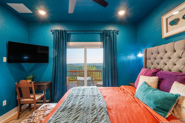 460 Stenen Dr., Canyon Lake, TX 78133