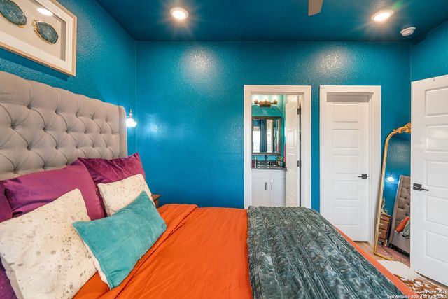 460 Stenen Dr., Canyon Lake, TX 78133