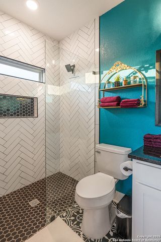 460 Stenen Dr., Canyon Lake, TX 78133