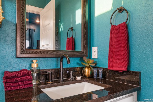 460 Stenen Dr., Canyon Lake, TX 78133