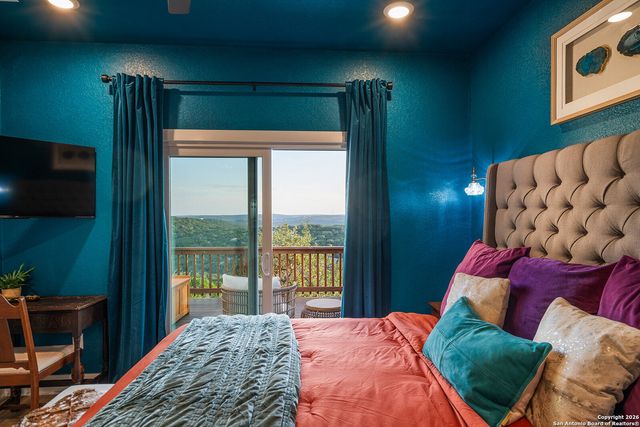 460 Stenen Dr., Canyon Lake, TX 78133