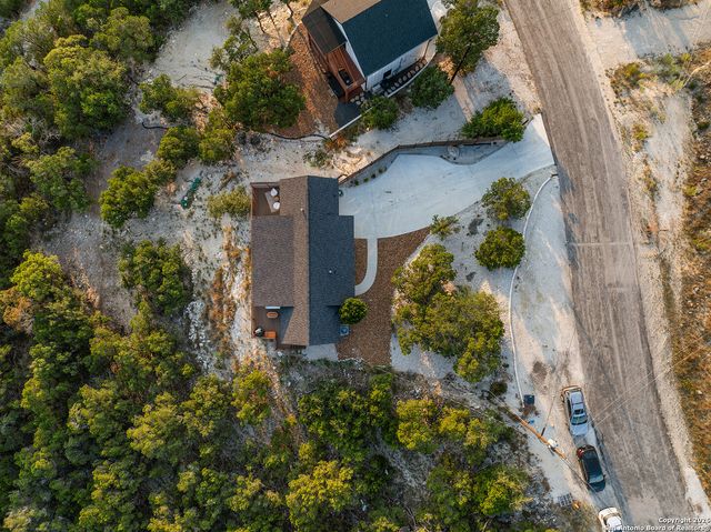 460 Stenen Dr., Canyon Lake, TX 78133