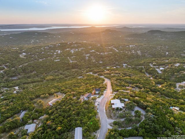 460 Stenen Dr., Canyon Lake, TX 78133