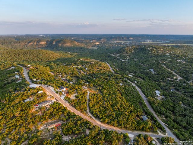 460 Stenen Dr., Canyon Lake, TX 78133