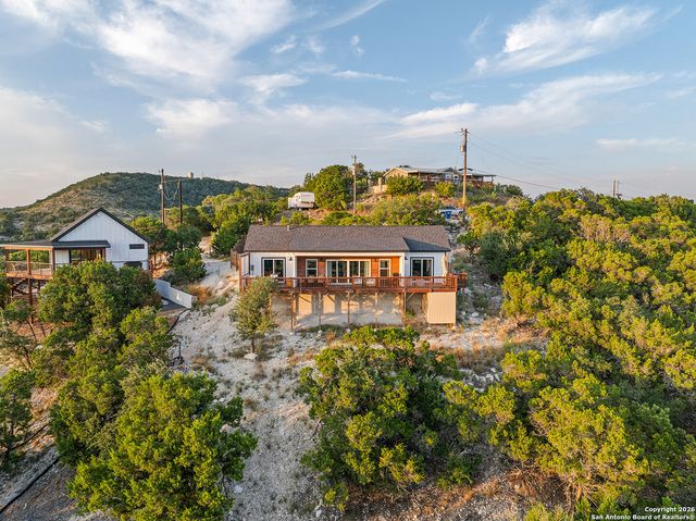 460 Stenen Dr., Canyon Lake, TX 78133