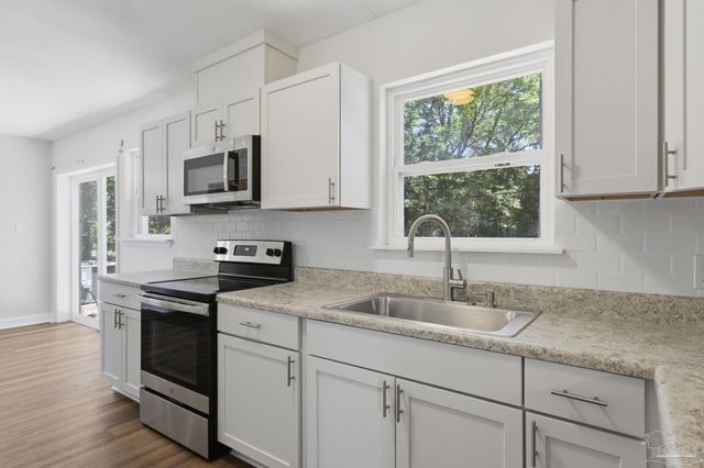 8140 House St, Pensacola, FL 32534