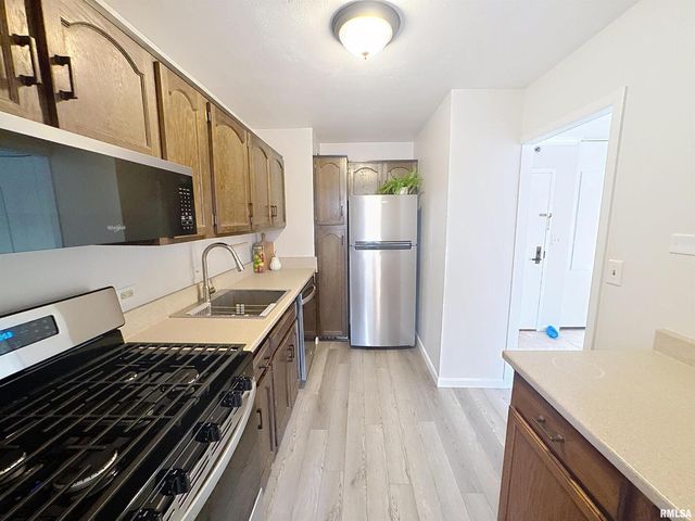 1800 7TH Street 6D, East Moline, IL 61244