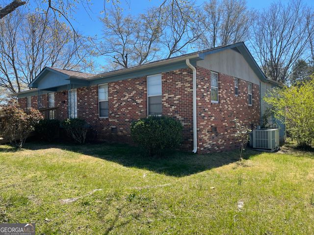 1008 E 12th Street, West Point, GA 31833