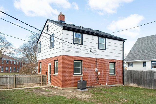 2750 N 61st STREET, Milwaukee, WI 53210