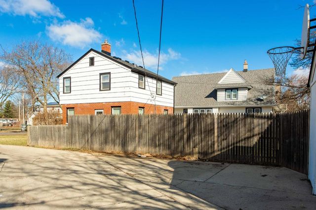 2750 N 61st STREET, Milwaukee, WI 53210