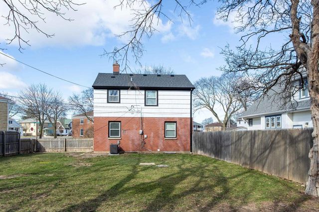 2750 N 61st STREET, Milwaukee, WI 53210