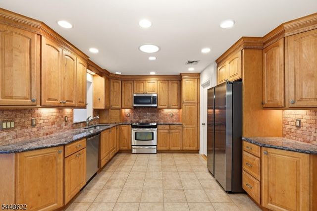 51 Union County Pkwy, Clark Twp., NJ 07066