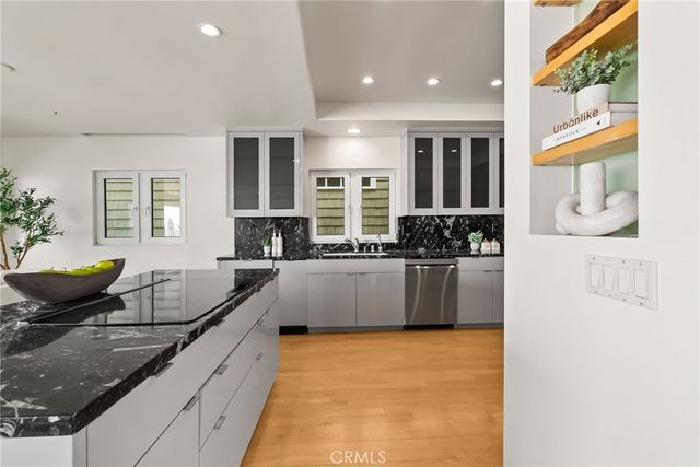 1554 E Oceanfront, Newport Beach, CA 92661