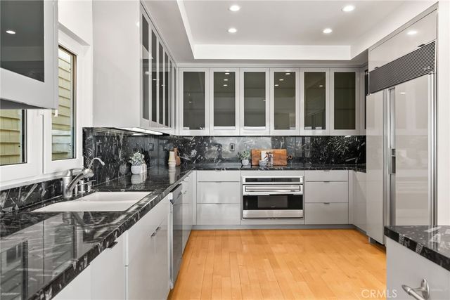 1554 E Oceanfront, Newport Beach, CA 92661