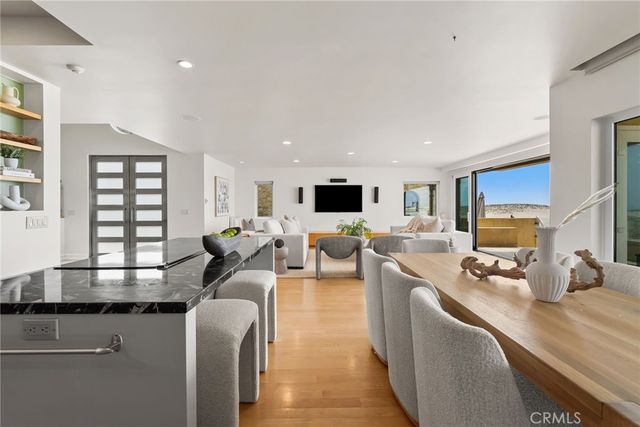 1554 E Oceanfront, Newport Beach, CA 92661