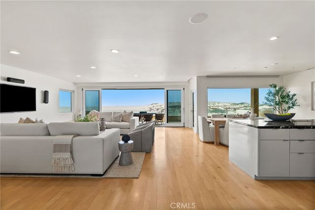 1554 E Oceanfront, Newport Beach, CA 92661