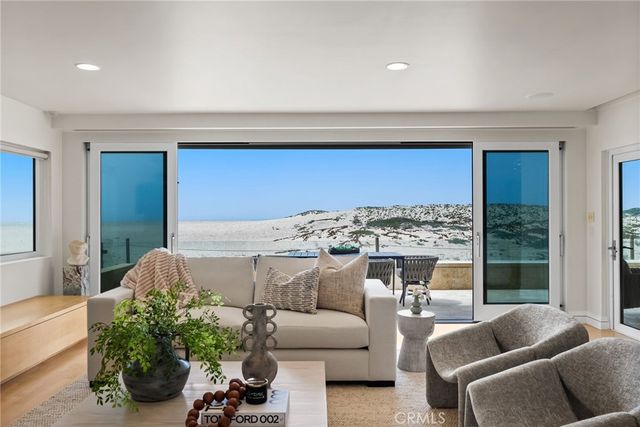 1554 E Oceanfront, Newport Beach, CA 92661