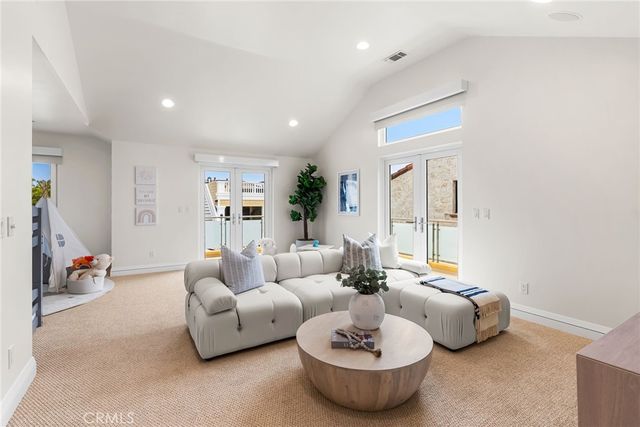 1554 E Oceanfront, Newport Beach, CA 92661