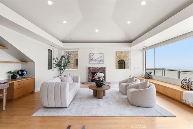 1554 E Oceanfront, Newport Beach, CA 92661