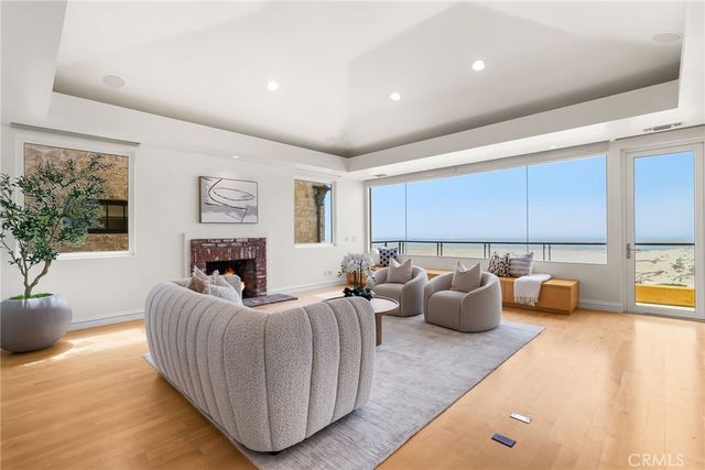 1554 E Oceanfront, Newport Beach, CA 92661