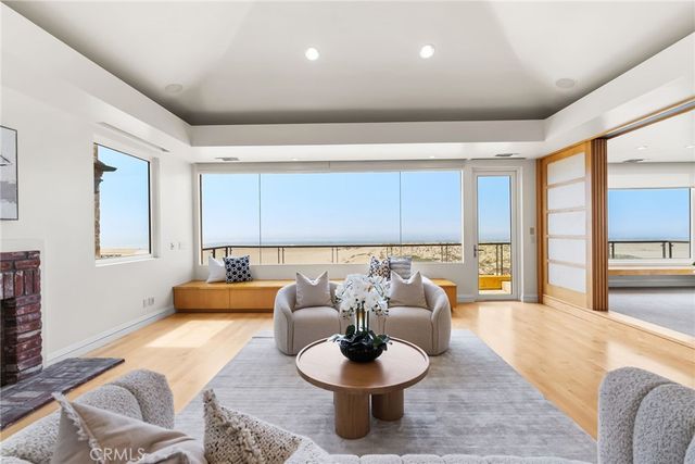 1554 E Oceanfront, Newport Beach, CA 92661