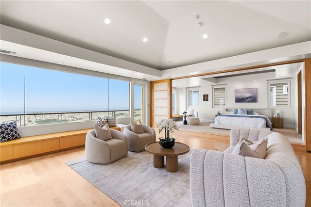 1554 E Oceanfront, Newport Beach, CA 92661