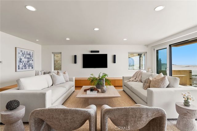 1554 E Oceanfront, Newport Beach, CA 92661