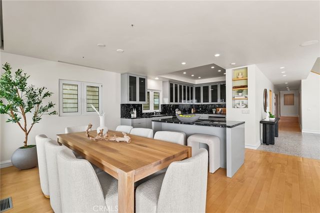 1554 E Oceanfront, Newport Beach, CA 92661