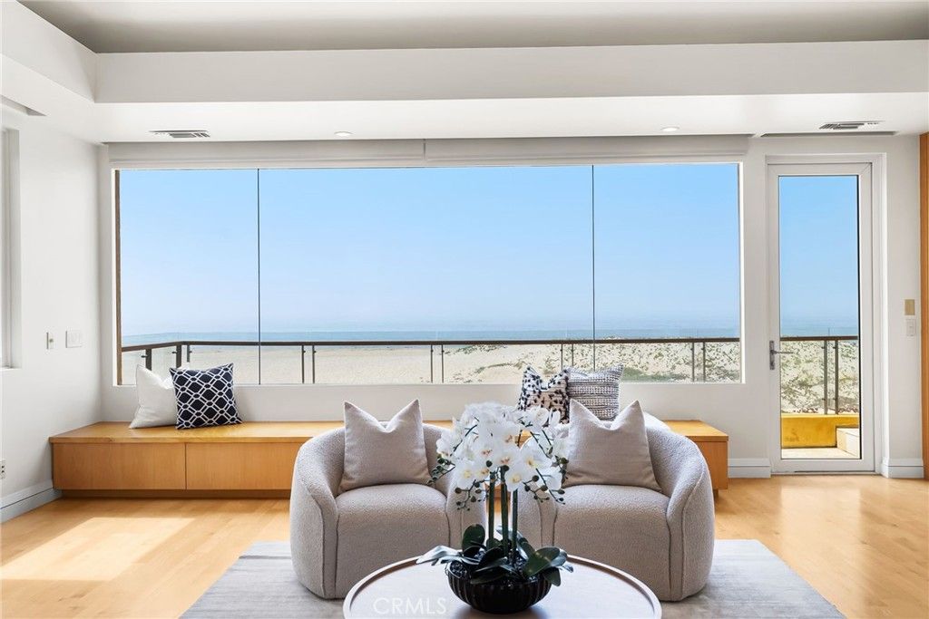 1554 E Oceanfront, Newport Beach, CA 92661