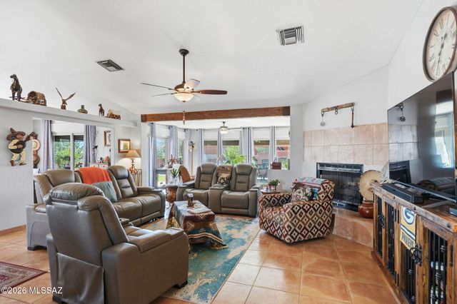 901 W Paseo Del Cilantro, Green Valley, AZ 85614