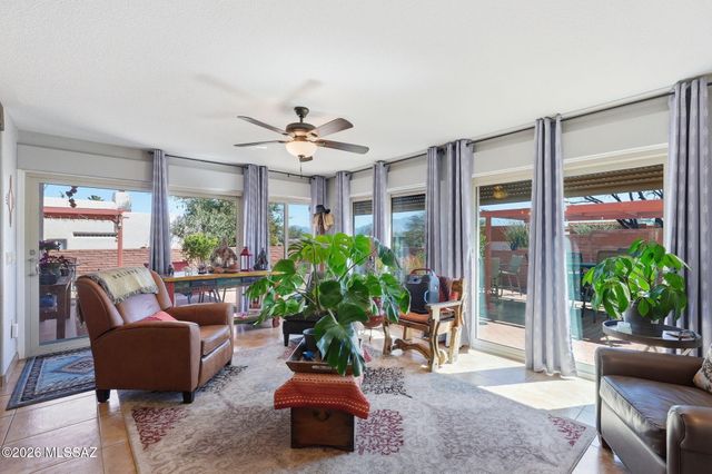 901 W Paseo Del Cilantro, Green Valley, AZ 85614