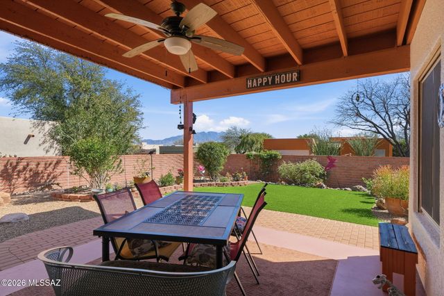 901 W Paseo Del Cilantro, Green Valley, AZ 85614