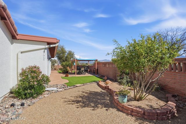 901 W Paseo Del Cilantro, Green Valley, AZ 85614