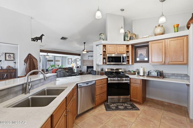 901 W Paseo Del Cilantro, Green Valley, AZ 85614