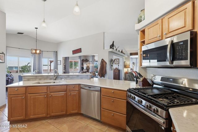 901 W Paseo Del Cilantro, Green Valley, AZ 85614