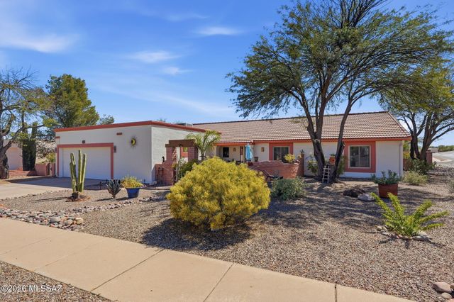 901 W Paseo Del Cilantro, Green Valley, AZ 85614