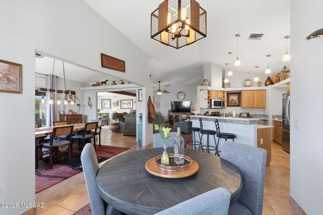 901 W Paseo Del Cilantro, Green Valley, AZ 85614