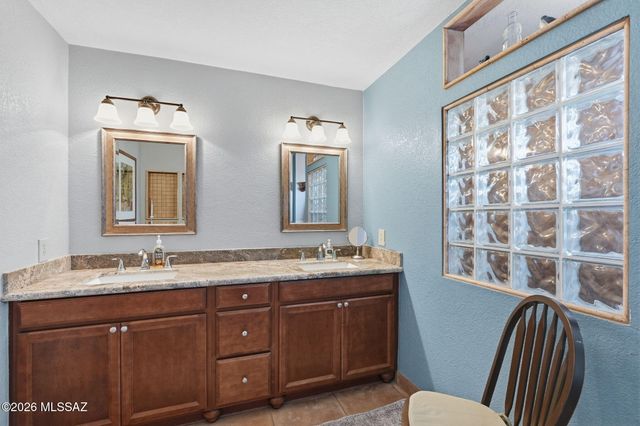 901 W Paseo Del Cilantro, Green Valley, AZ 85614