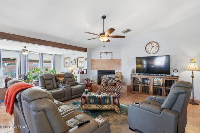 901 W Paseo Del Cilantro, Green Valley, AZ 85614