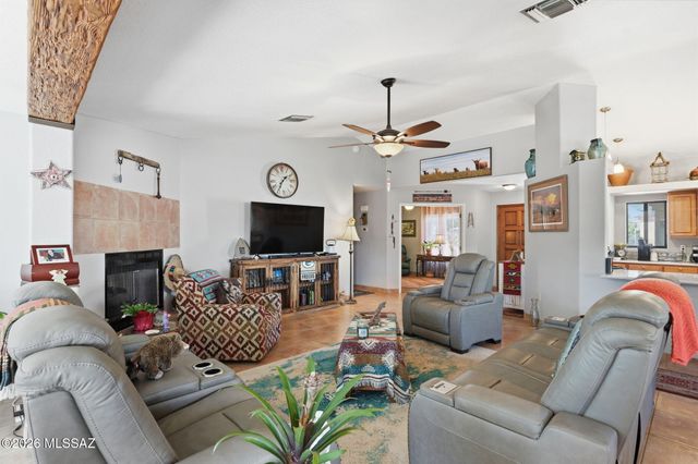 901 W Paseo Del Cilantro, Green Valley, AZ 85614