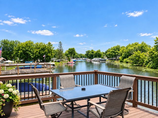 607 KINGSTON Boulevard, Mchenry, IL 60050
