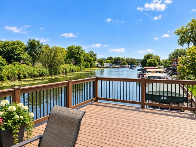 607 KINGSTON Boulevard, Mchenry, IL 60050