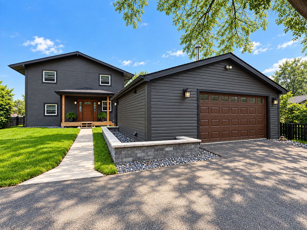 607 KINGSTON Boulevard, Mchenry, IL 60050