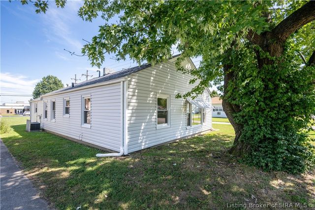 1002 N Taggart Avenue, Clarksville, IN 47129