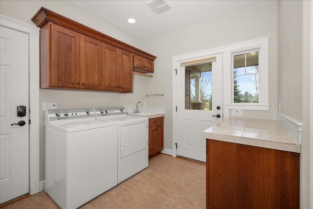 7805 S Oak Rd, Spokane, WA 99224