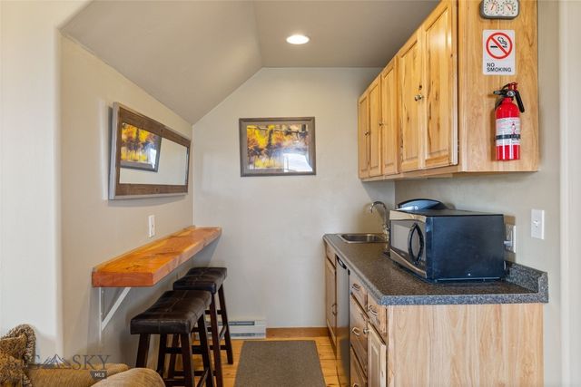 6 Browtine Ln, Ennis, MT 59729